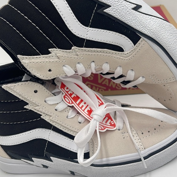 Vans WMNS High-Top Sneakers in Black White Sk8-Hi Bolt
Antique White/Black - Picture 14 of 16